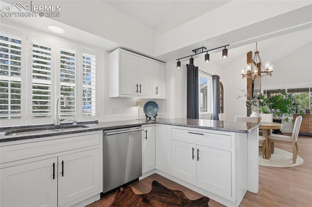 Image 11 of 42: Kitchen