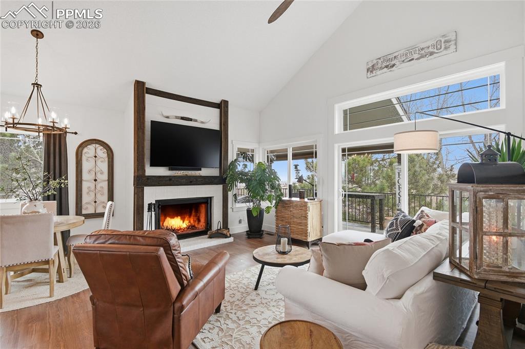 Image 16 of 42: Living Room