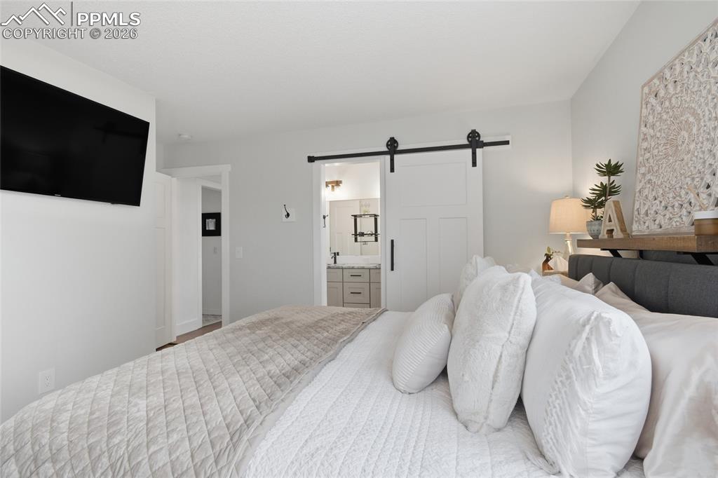 Image 19 of 42: Bedroom