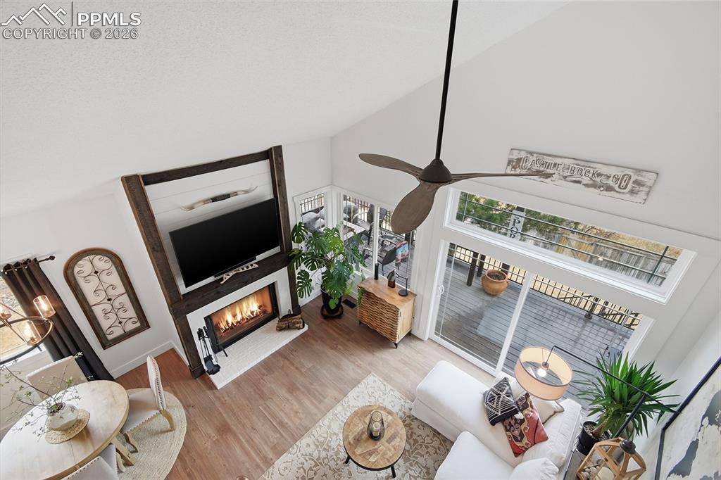 Image 22 of 42: Living Room