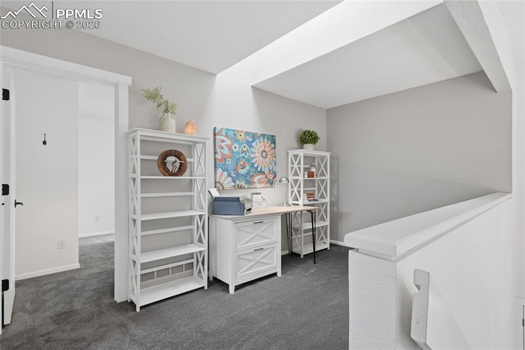 Image 23 of 42: Office