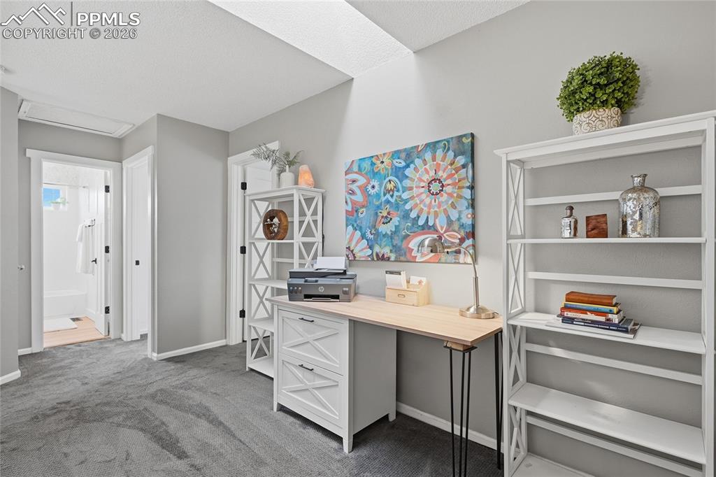 Image 24 of 42: Office