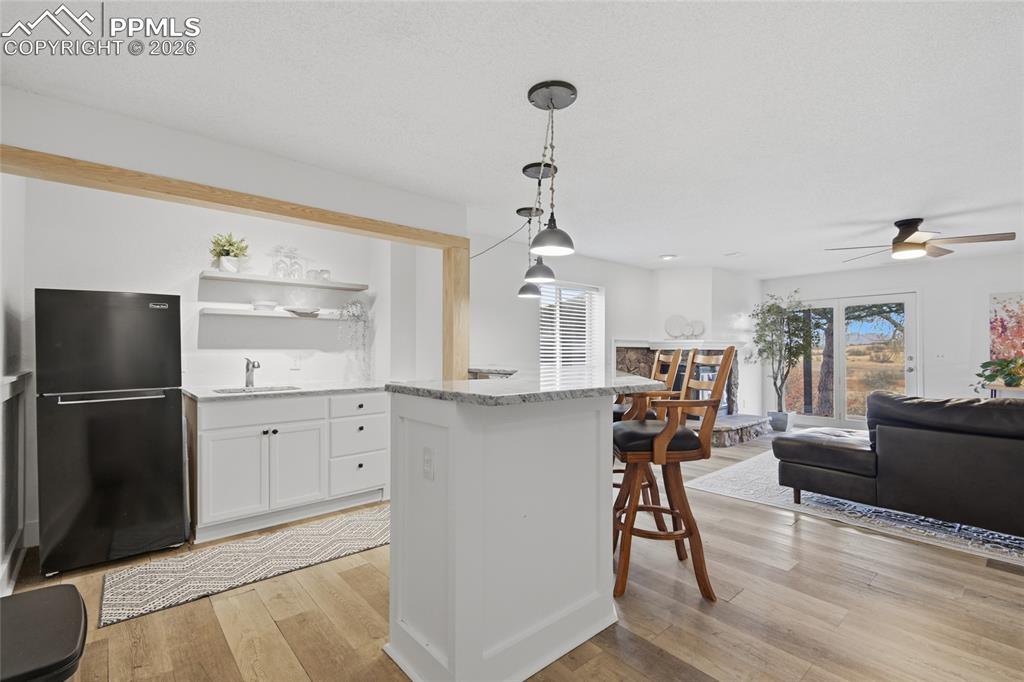 Image 32 of 42: Kitchen