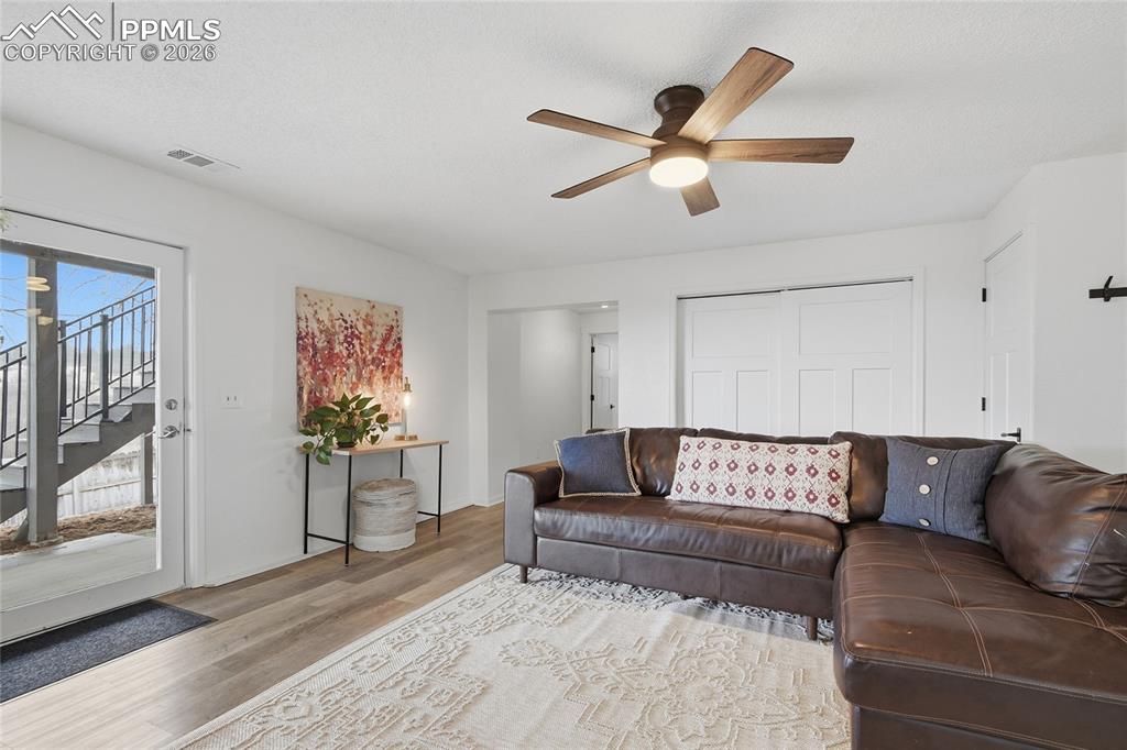 Image 36 of 42: Living Room