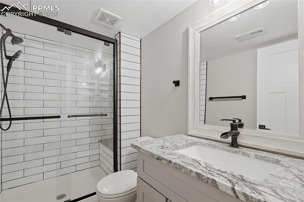 Image 39 of 42: Bathroom