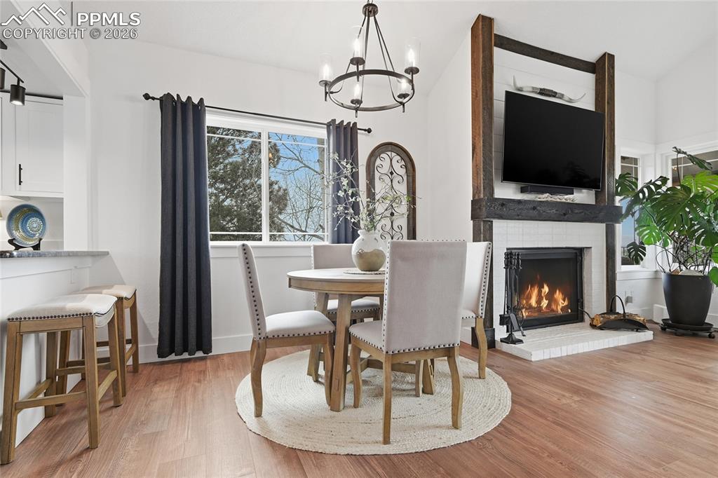 Image 5 of 42: Dining Area