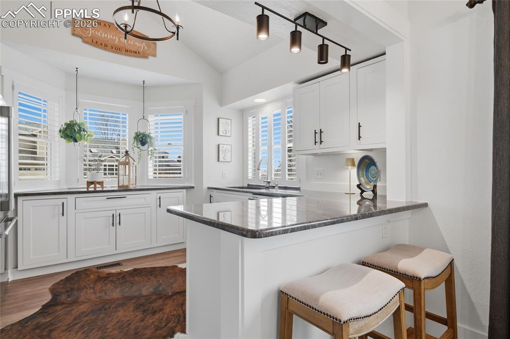 Image 7 of 42: Kitchen