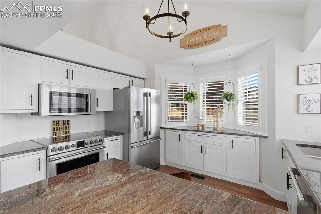 Image 9 of 42: Kitchen