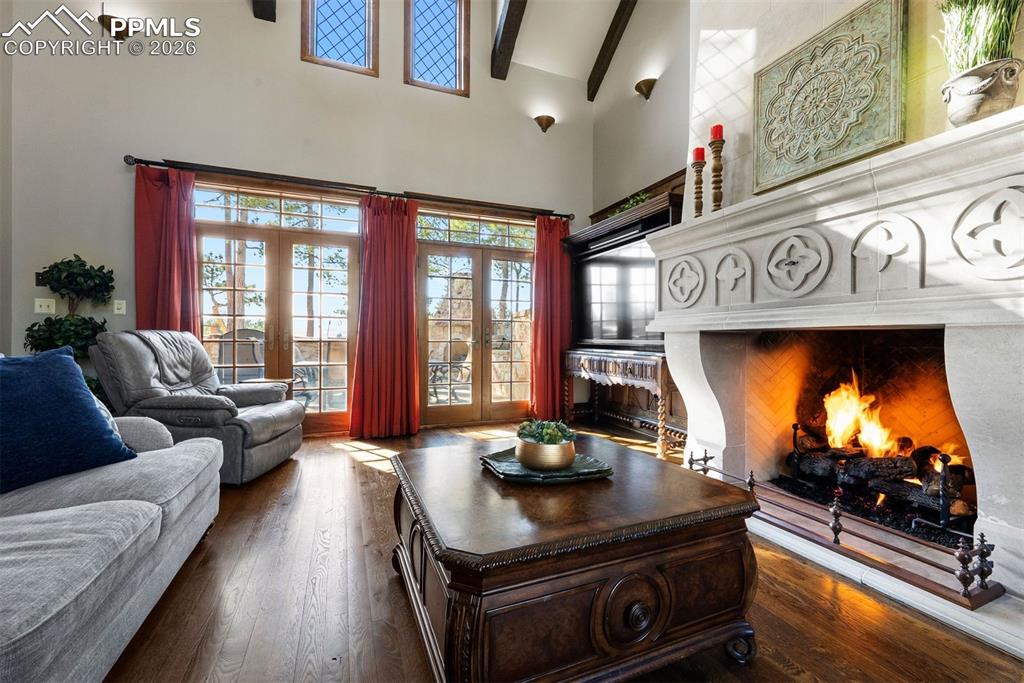 Image 13 of 50: Living Room