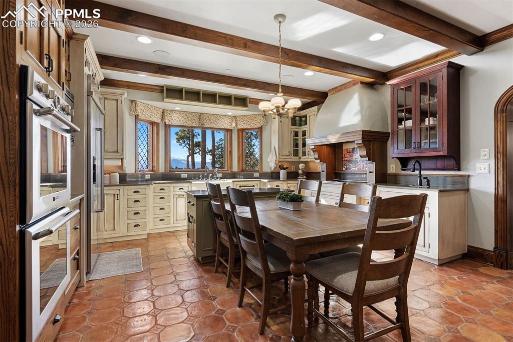 Image 15 of 50: Dining Area