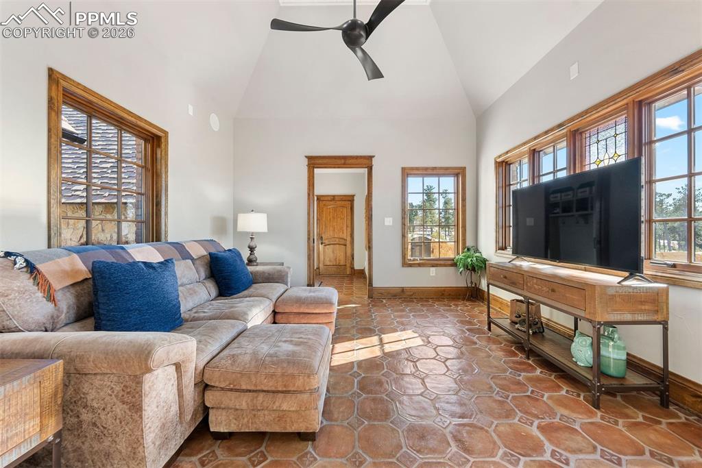 Image 19 of 50: Living Room