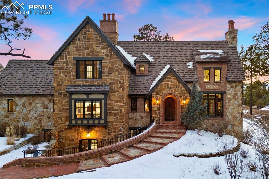 Image 4 of 50: Front of Structure