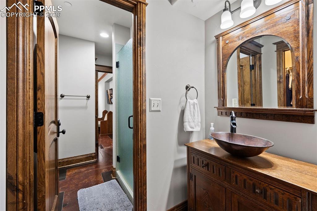 Image 41 of 50: Bathroom