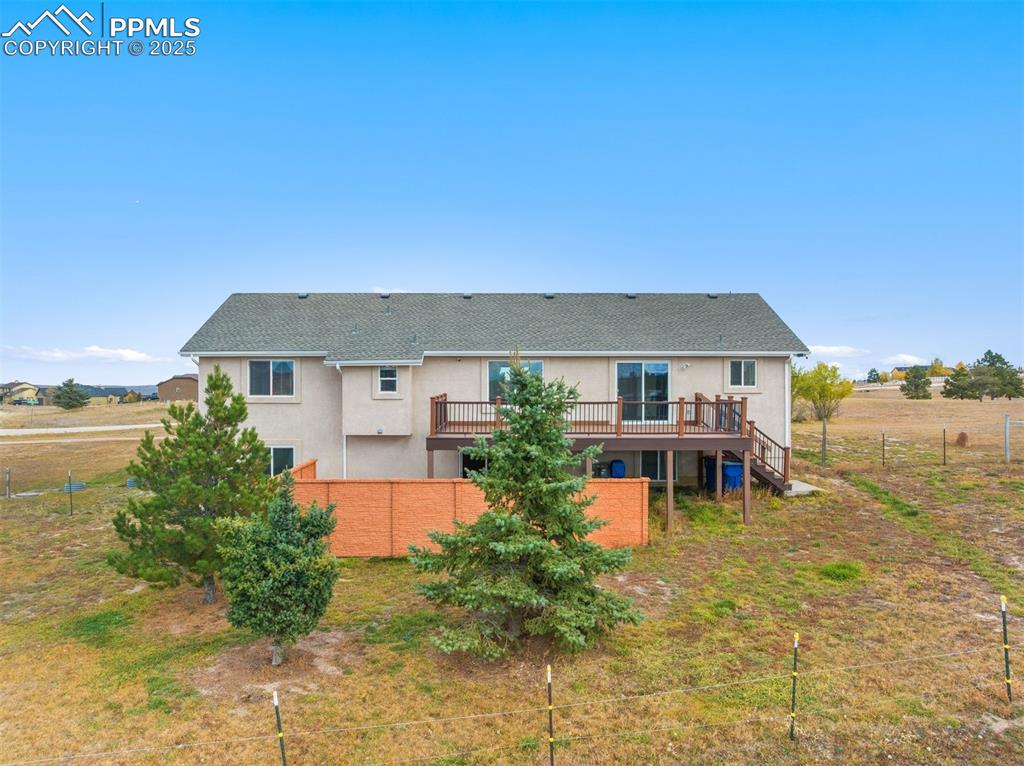 Image 32 of 41: Back of Structure