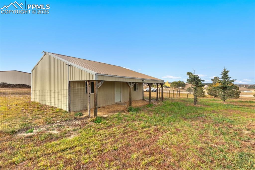 Image 36 of 41: Detached garage or workshop