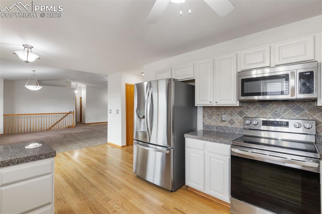 Image 7 of 41: Kitchen