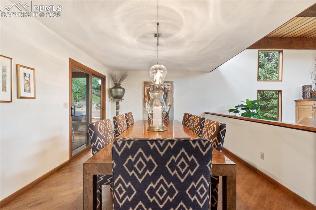 Image 11 of 49: Dining Area