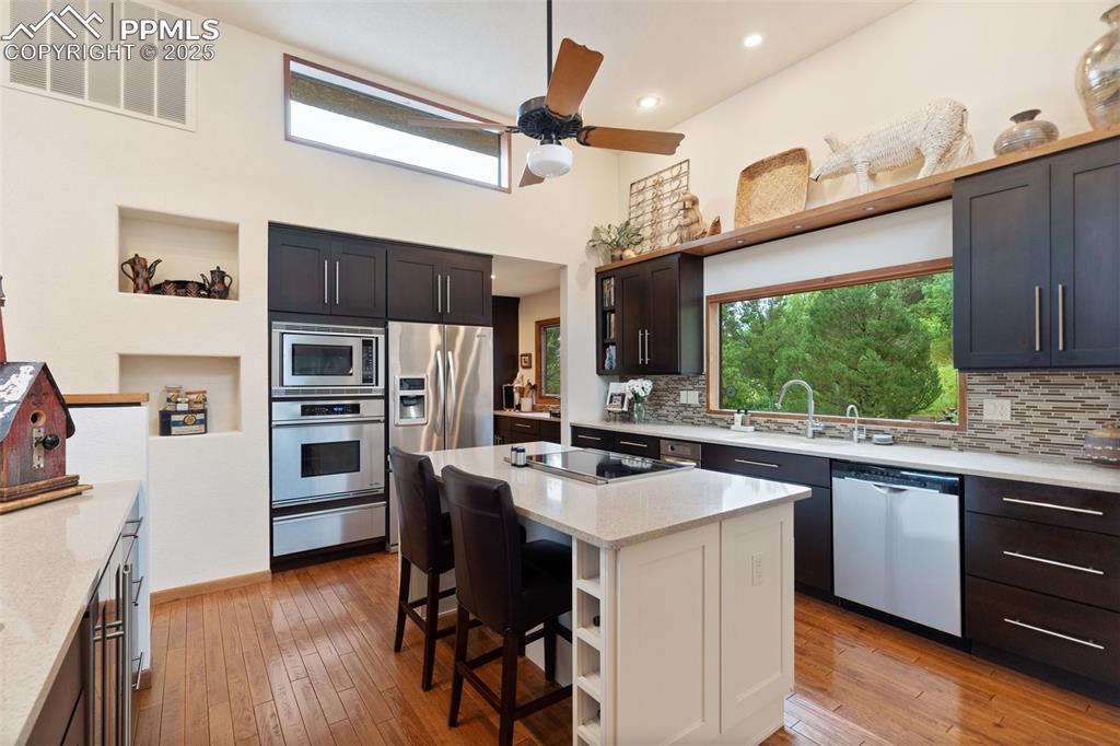 Image 16 of 49: Kitchen