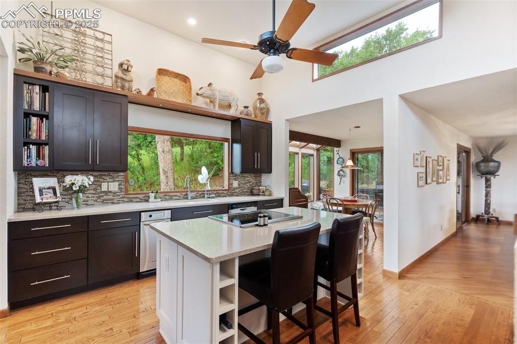 Image 18 of 49: Kitchen