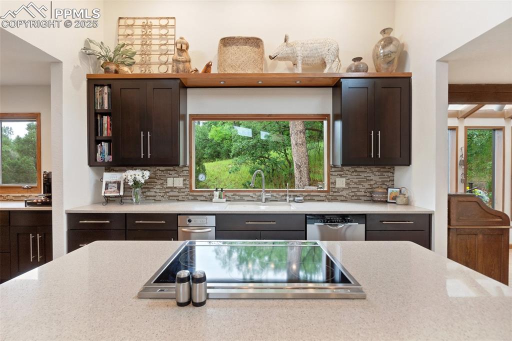 Image 20 of 49: Kitchen