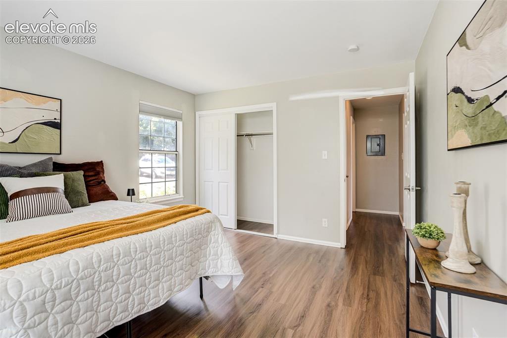 Image 14 of 48: Bedroom