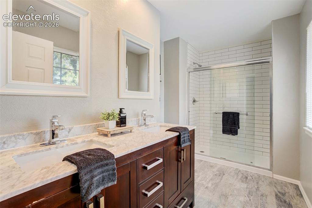 Image 20 of 48: Bathroom