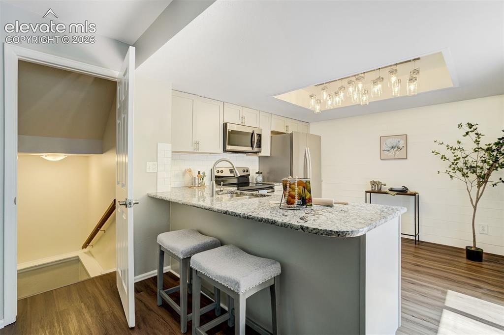 Image 9 of 48: Kitchen