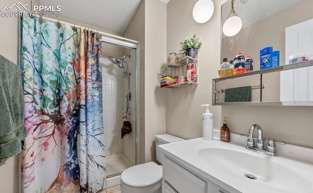 Image 10 of 32: Bathroom