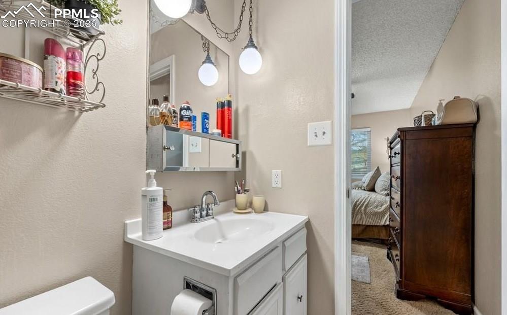 Image 11 of 32: Bathroom