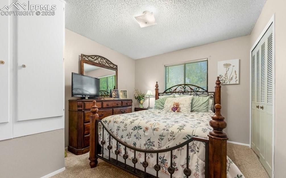 Image 12 of 32: Bedroom