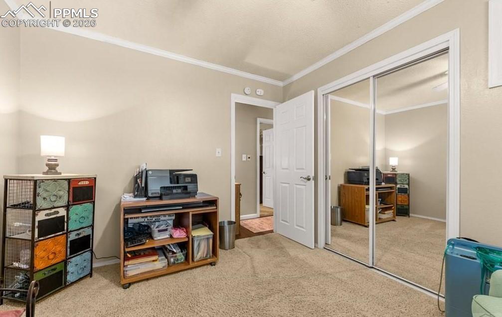 Image 18 of 32: Office