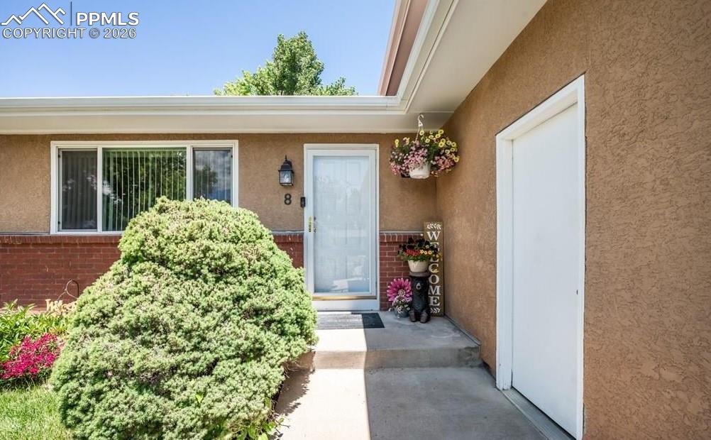 Image 2 of 32: Entry