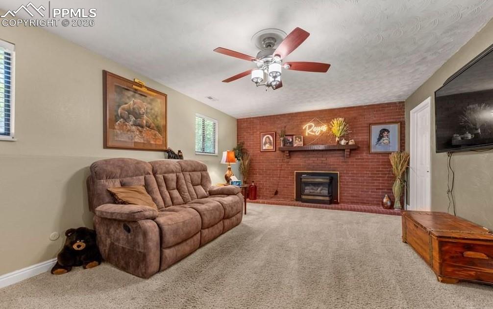 Image 20 of 32: Living Room