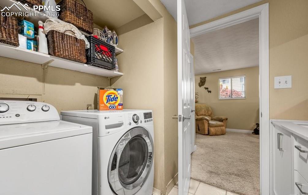 Image 22 of 32: Laundry