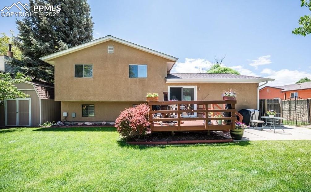 Image 24 of 32: Back of Structure