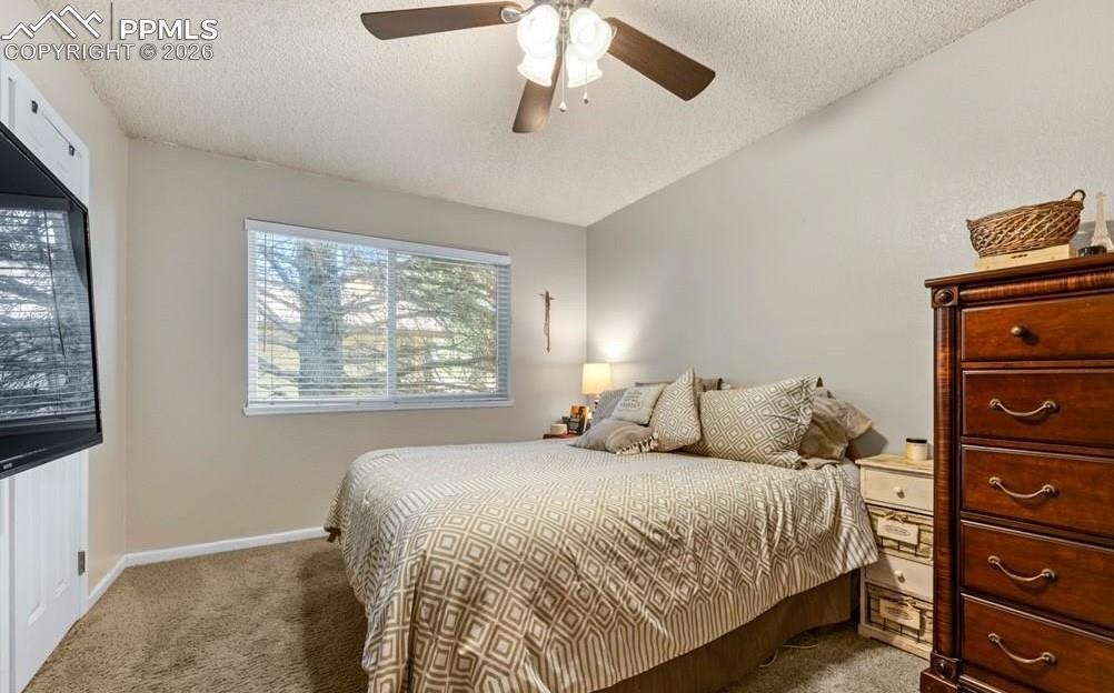 Image 9 of 32: Bedroom