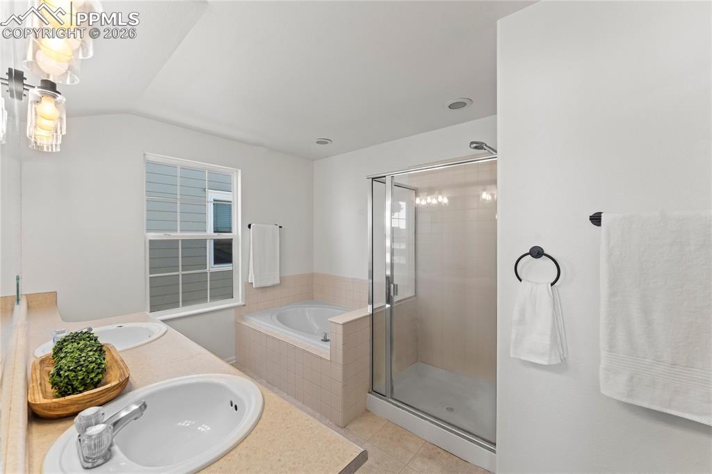 Image 15 of 25: Master Bathroom