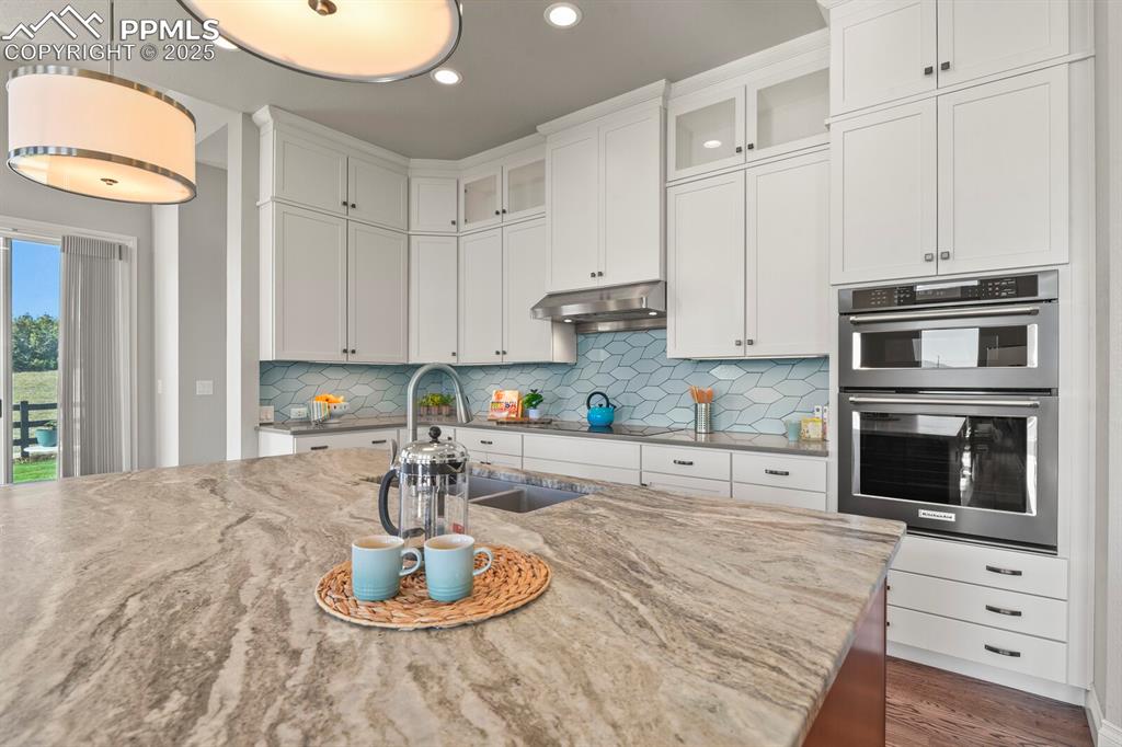 Image 11 of 50: Kitchen