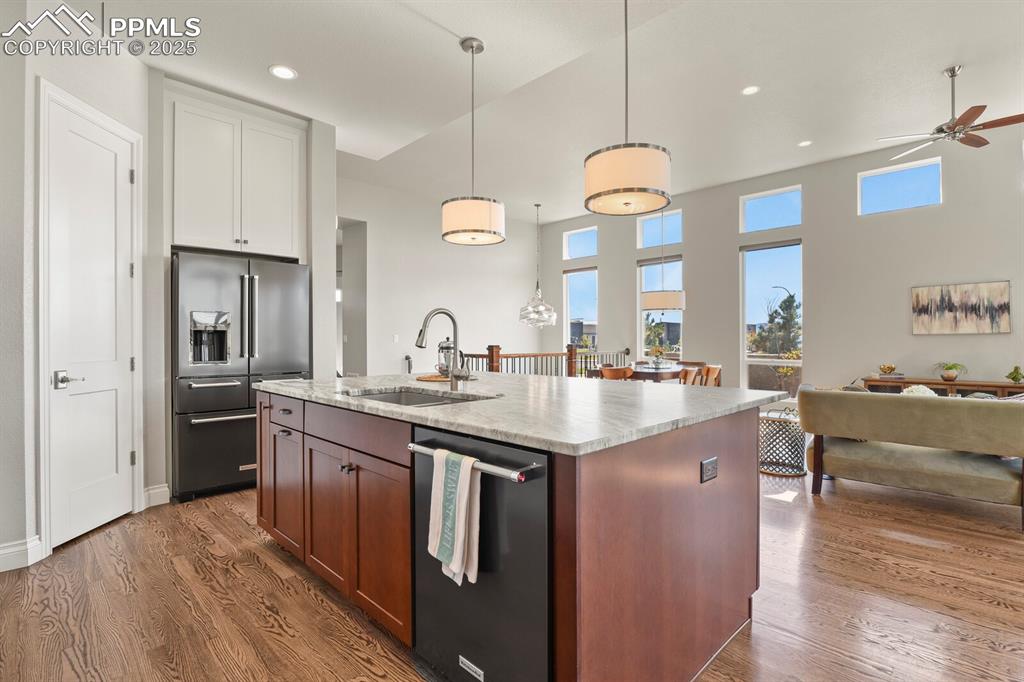 Image 12 of 50: Kitchen