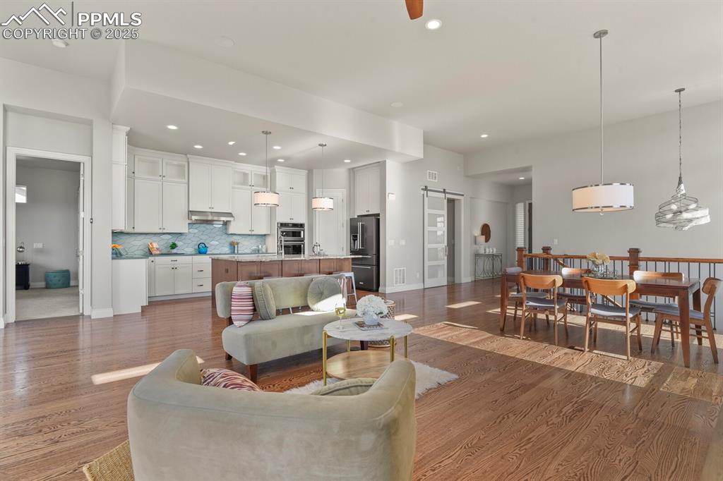 Image 17 of 50: Living Room