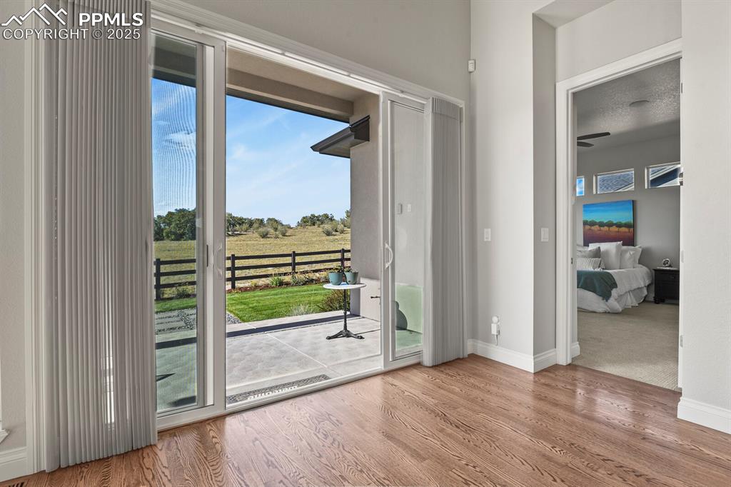 Image 21 of 50: Entry