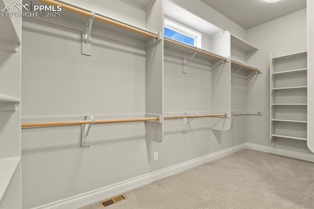 Image 26 of 50: Closet