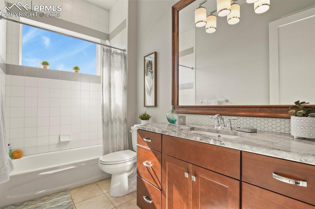 Image 28 of 50: Full bathroom on main level