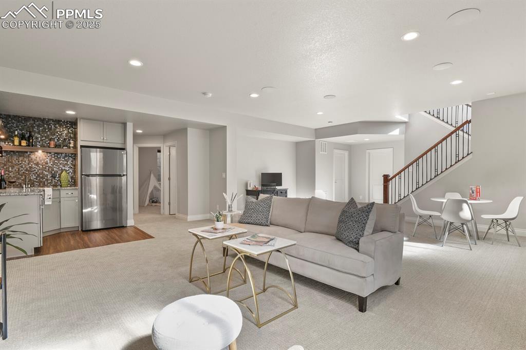 Image 30 of 50: Living Room