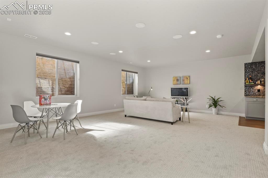 Image 31 of 50: Living Room