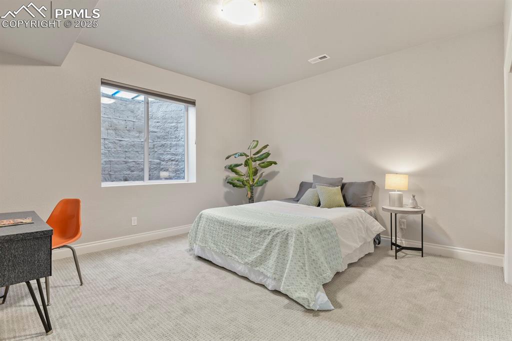 Image 38 of 50: Bedroom