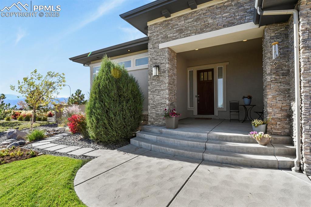 Image 5 of 50: Entry