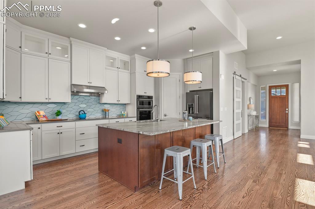 Image 7 of 50: Kitchen