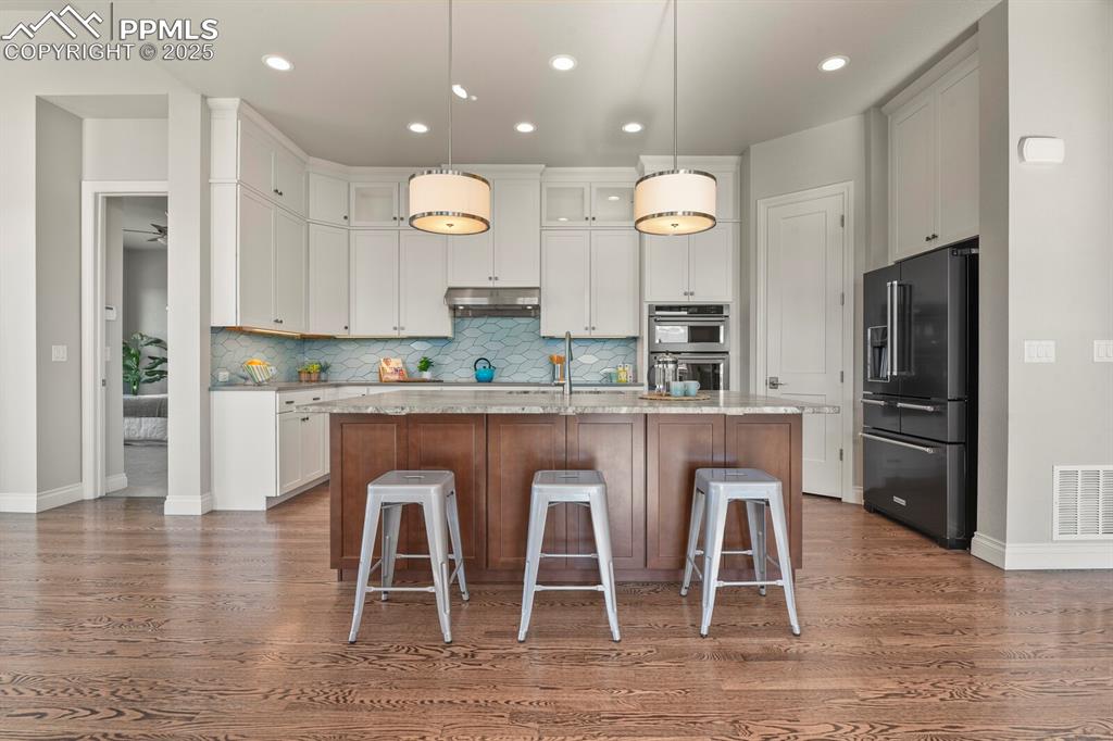 Image 9 of 50: Kitchen