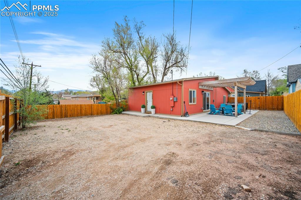 Image 20 of 47: Front